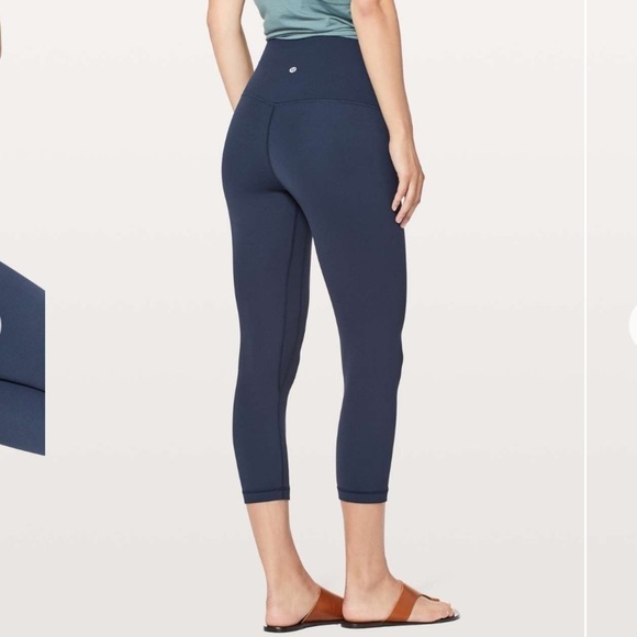Lululemon Women’s 21” Align Crop Leggings, True Navy, size 6 - Picture 1 of 13